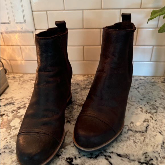 Women’s Ugg wedge shoes black size 6 lovely - Picture 14 of 15